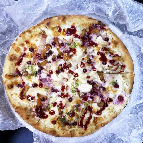 Пицца с брусникой